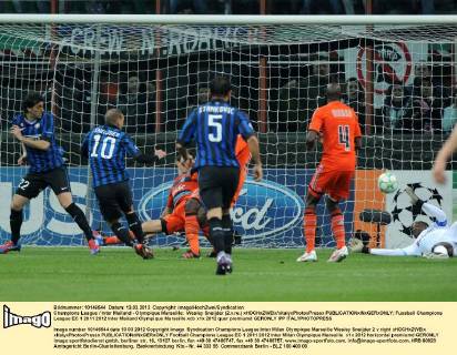 Champions League Inter Mailand - Olympique Marseille: Wesley Sneijder (2.v.re.) xHOCHxZWEIx xItalyxPhotoxPressx 