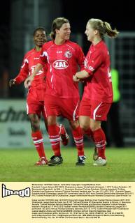 Fussball, Frauen, Saison 2011 2012, Champions League, Viertelfinale (Hinspiel), 1. FFC Turbine Potsdam - FC Rossiyanka (Russland), im Bild: v. l. Genoveva Anonma (Turbine Potsdam), Patricia Hanebeck (Turbine Potsdam) und Genoveva Anonma (Turbine Potsdam) bejubeln das Tor zum 1:0, 14.03. 2012,