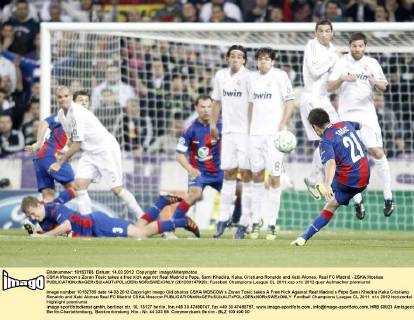 CSKA Moscow s Zoran Tosic takes a free kick against Real Madrid s Pepe, Sami Khedira, Kaka, Cristiano Ronaldo and Xabi Alonso, Real FC Madrid - ZSKA Moskau  (201203147928)