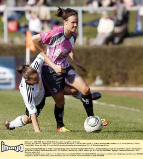 Fussball, UEFA Women s Champions League, Viertelfinale, Rückspiel, 1. FFC Frankfurt (GER) vs. LDB FC Malmö (SWE), Ria Percival (1. FFC Frankfurt, L), Katrine Veje (LDB FC Malmö, R)