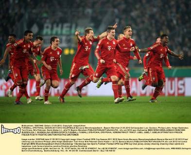 FUSSBALL DFB POKAL SAISON 2011 2012 HALBFINALE Borussia Mönchengladbach - Bayern München 21.03.2012 Schlussjubel: Luiz Gustavo, Philipp Lahm, Holger Badstuber, Toni Kroos, Nils Petersen, David Alaba (v.l., alle FC Bayern München) 