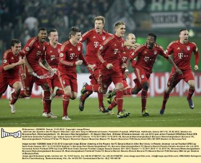 Jubel bei den Spielern des FC Bayern München nach dem Sieg im Elfmeterschiessen, Freisteller Fussball, DFB-Pokal, Halbfinale, Saison 2011 12, 21.03.2012, Stadion im Borussia-Park, Mönchengladbach, VfL Borussia Mönchengladbach - FC Bayern München