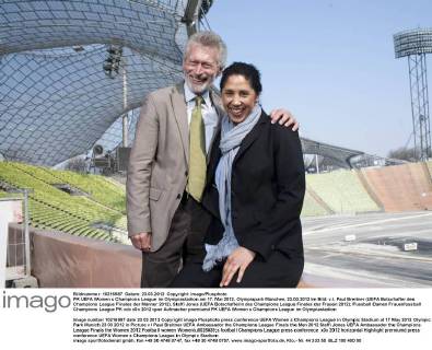 PK UEFA Women s Champions League im Olympiastadion am 17. Mai 2012, Olympiapark München, 23.03.2012 Im Bild: v.l. Paul Breitner (UEFA Botschafter des Champions League Finales der Männer 2012), Steffi Jones (UEFA Botschafterin des Champions League Finales der Frauen 2012)