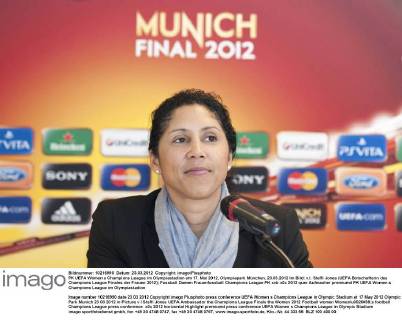 PK UEFA Women s Champions League im Olympiastadion am 17. Mai 2012, Olympiapark München, 23.03.2012 Im Bild: v.l. Steffi Jones (UEFA Botschafterin des Champions League Finales der Frauen 2012)