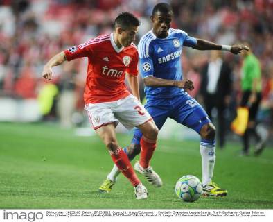 Football - Champions League Quarter Final - Benfica vs. Chelsea Salomon Kalou (Chelsea) Nicolas Gaitan (Benfica) 
