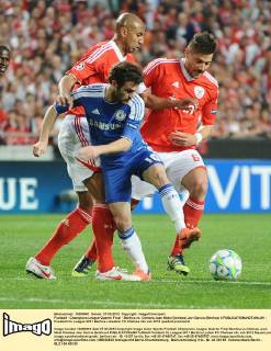 Football - Champions League Quarter Final - Benfica vs. Chelsea Juan Mata (Chelsea) Javi Garcia (Benfica) 6 