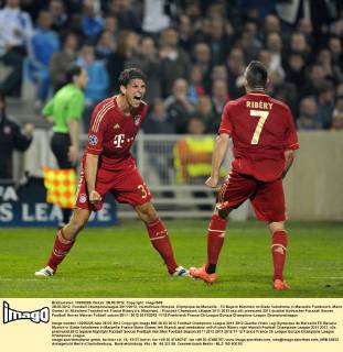 28.03.2012, Fussball Championsleague 2011 2012, Viertelfinale Hinspiel, Olympique de Marseille - FC Bayern München im Stade Velodrome in Marseille Frankreich. Mario Gomez (li, München) Torjubel mit Franck Ribery (re, München).
