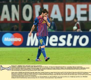 FUSSBALL CHAMPIONS LEAGUE VIERTELFINAL-HINSPIEL 2011 2012 AC Mailand - FC Barcelona 28.03.2012 Der Maestro; Lionel Messi (Barca) nachdenklich 