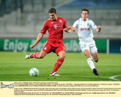 Tor durch Mario GOMEZ (Bayern) - Cesar AZPILICUETA (om) - 1 4 - Stade Velodrome - FOOTBALL : Olympique Marseille FC Bayern München - Champions League - 22 02 2012 AnthonyBIBARD FEP Panoramic 