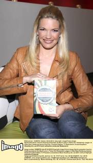 Sportmoderatorin Jessica Kastrop präsentiert ihr Buch Liebe in Zeiten der Champions League im Hotel East, Hamburg Jessica Kastrop