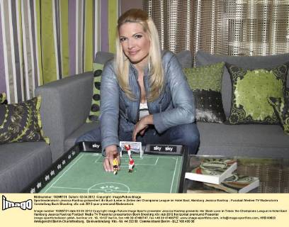 Sportmoderatorin Jessica Kastrop präsentiert ihr Buch Liebe in Zeiten der Champions League im Hotel East, Hamburg Jessica Kastrop