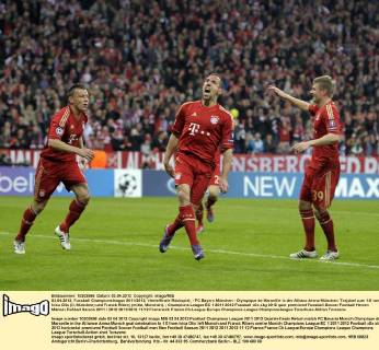 03.04.2012, Fussball Championsleague 2011 2012, Viertelfinale Rückspiel, - FC Bayern München - Olympique de Marseille in der Allianz-Arena München. Torjubel zum 1:0 von Ivica Olic (li, München) und Franck Ribery (mitte, München).
