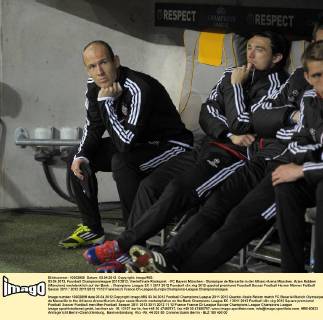 03.04.2012, Fussball Championsleague 2011 2012, Viertelfinale Rückspiel, - FC Bayern München - Olympique de Marseille in der Allianz-Arena München. Arjen Robben (München) nachdenklich auf der Bank.