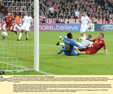Tor zum 1-0 durch Ivica OLIC (Bayern München) gegen Steve MANDANDA, Torwart (Olympique Marseille) Fussball Champions League Viertelfinale FC Bayern München - Olympique Marseille. 03.04.2012.