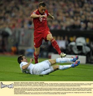 03.04.2012, Fussball Championsleague 2011 2012, Viertelfinale Rückspiel, - FC Bayern München - Olympique de Marseille in der Allianz-Arena München. v.li: Cesar Azpilicueta (Marseille) gegen Ivica Olic (München).