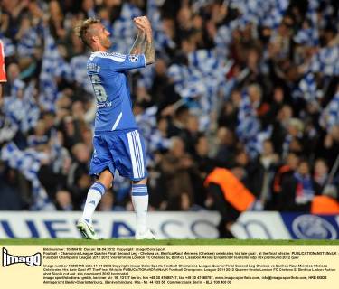 Football - Champions League Quarter Final Second Leg - Chelsea vs. Benfica Raul Meireles (Chelsea) celebrates his late goal , at the final whistle. 