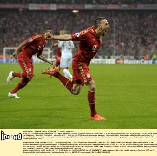 17.04.2012, Fussball Championsleague 2011 2012, Halbfinale Hinspiel, FC Bayern München - Real Madrid, in der Allianz-Arena München. Torjubel zum 1:0 von Franck Ribery (re, München) ..