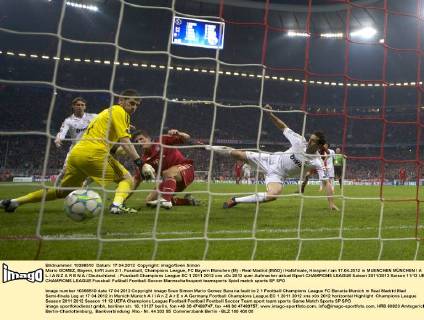 Mario GOMEZ, Bayern, trifft zum 2:1. Fussball, Champions League, FC Bayern München (M) - Real Madrid (MAD) Halbfinale, Hinspiel am 17.04.2012 in MUENCHEN MÜNCHEN A L I A N Z A R E N A Deutschland.