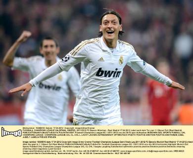 FUSSBALL CHAMPIONS LEAGUE HALBFINAL HINSPIEL 2011 2012 FC Bayern München - Real Madrid 17.04.2012 Jubel nach dem Tor zum 1:1 Mesut Özil (Real Madrid)  FUL6170412027
