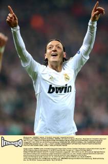 FUSSBALL CHAMPIONS LEAGUE HALBFINAL HINSPIEL 2011 2012 FC Bayern München - Real Madrid 17.04.2012 Jubel nach dem Tor zum 1:1 Mesut Özil (Real Madrid)  FUL6170412030