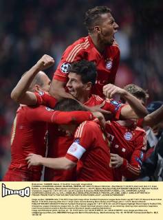 FUSSBALL CHAMPIONS LEAGUE HALBFINAL HINSPIEL 2011 2012 FC Bayern München - Real Madrid 17.04.2012 Jubel nach dem 2:1: Arjen Robben, Jerome Boateng, Mario Gomez und Philipp Lahm (v.l., alle FC Bayern München) 