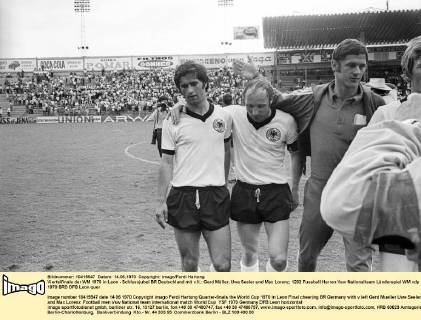 Viertelfinale der WM 1970 in Leon - Schlussjubel BR Deutschland mit v.li.: Gerd Müller, Uwe Seeler und Max Lorenz