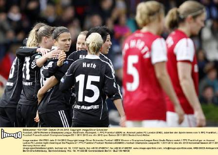 Fussball, UEFA Women s Champions League, Halbfinale, Rückspiel, 1. FFC Frankfurt (GER) vs. Arsenal Ladies FC London (ENG), Jubel bei den Spielerinnen vom 1. FFC Frankfurt.