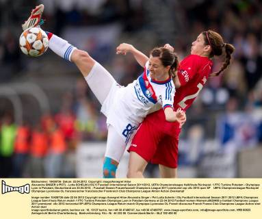 Alexandra SINGER (r POT) - Lotta SCHELIN (l OLY) Fussball international Saison 2011 2012, UEFA Championsleague Halbfinale Rückspiel: 1.FFC Turbine Potsdam - Olympique Lyon in Potsdam, Deutschland am 22.04.2012,