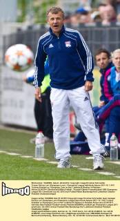 Trainer Patrice Lair (Olympique Lyon) - Champions League Halbfinale Saison 2011-12 1. FFC Turbine Potsdam vs. Olympique Lyon im Karl Liebknecht Stadion in Potsdam - Aktion,22.04.2011,Deutschland,Mann,Fußball