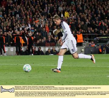 Chelseas Fernando Torres scoring his sides second goal..Barcelona v Chelsea, Champions League Semi Final 2nd Leg, Nou Camp, Barcelona. 24th April 2012. EDITORIAL USE ONLY. No use with unauthorised audio, video, data, fixture lists, club league logos or live services. Online in-match use limited to 120 images, no video emulation. No use in betting, games or single club league player publications.