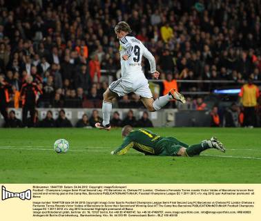 Football - Champions League Semi-Final Second Leg - FC Barcelona vs. Chelsea FC London; Chelsea s Fernando Torres rounds Victor Valdes of Barcelona to score their second and winning goal at the Camp Nou, Barcelona 