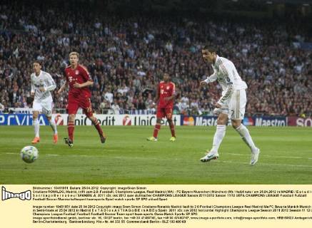 Cristiano RONALDO, Madrid, trifft zum 2:0. Fussball, Champions League, Real Madrid (MA) - FC Bayern Muenchen (München) (M) Halbfinale am 25.04.2012 in MADRID E s t a d i o S a n t i a g o B e r n a b e u SPANIEN. Â