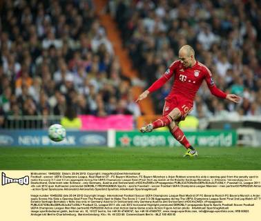 Football - soccer: UEFA Champions League, Real Madrid CF - FC Bayern München, FC Bayern München s Arjen Robben scores his side s opening goal from the penalty spot to make the score 2-1 and 3-3 on aggregate during the UEFA Champions League Semi-Final 2nd Leg match at the Estadio Santiago Bernabeu. v. (Hinweis: Verwendung nur in Deutschland, Österreich oder Schweiz - only Germany, Austria and Switzerland) xHOCHxZWEIx xPropagandax 