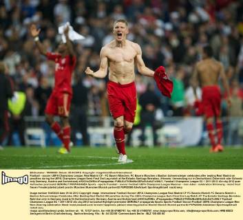 Football - soccer: UEFA Champions League, Real Madrid CF - FC Bayern München, FC Bayern München s Bastian Schweinsteiger celebrates after beating Real Madrid on penalties during the UEFA Champions League Semi-Final 2nd Leg match at the Estadio Santiago Bernabeu. (Hinweis: Verwendung nur in Deutschland, Österreich oder Schweiz - only Germany, Austria and Switzerland) xHOCHxZWEIx xPropagandax 