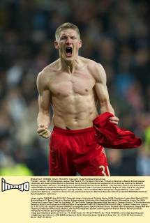 Football - soccer: UEFA Champions League, Real Madrid CF - FC Bayern München, FC Bayern München s Bastian Schweinsteiger celebrates after beating Real Madrid on penalties during the UEFA Champions League Semi-Final 2nd Leg match at the Estadio Santiago Bernabeu. (Hinweis: Verwendung nur in Deutschland, Österreich oder Schweiz - only Germany, Austria and Switzerland) xHOCHxZWEIx xPropagandax 