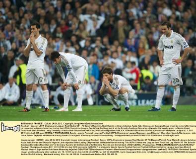 Football - soccer: UEFA Champions League, Real Madrid CF - FC Bayern München, Real Madrid s Alvaro Arbeloa, Kaka, Xabi Alonso and Gonzalo Higuain look dejected after losing on penalties to Bayern München during the UEFA Champions League Semi-Final 2nd Leg match at the Estadio Santiago Bernabeu. (Hinweis: Verwendung nur in Deutschland, Österreich oder Schweiz - only Germany, Austria and Switzerland) xHOCHxZWEIx xPropagandax 