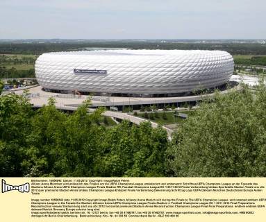 Allianz Arena München wird anlässlich des Finales um die UEFA Champions League umdekoriert und umbenannt; Schriftzug UEFA Champions League an der Fassade des Stadions Allianz Arena UEFA Champions League Finals Stadion RR