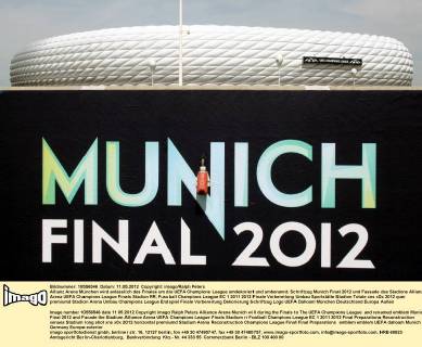 Allianz Arena München wird anlässlich des Finales um die UEFA Champions League umdekoriert und umbenannt; Schriftzug Munich Final 2012 und Fassade des Stadions Allianz Arena UEFA Champions League Finals Stadion RR