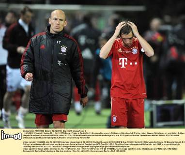 12-05-2012, Fussball, Saison 2011-2012, DFB-Pokal, Finale in Berlin 2012, Borussia Dortmund - FC Bayern München 5-2, Philipp Lahm (Bayern München), re., und Arjen Robben (Bayern München)