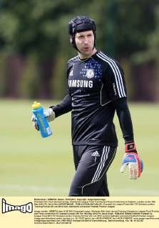 Chelseas Petr Cech during training..Champions League Final Training and Press Confernece at Cobham, London on the 15th May 2012. Pic David Klein SPORTIMAGE... EDITORIAL USE ONLY. No use with unauthorised audio, video, data, fixture lists, club league logos or live services. Online in-match use limited to 120 images, no video emulation. No use in betting, games or single club league player publications.