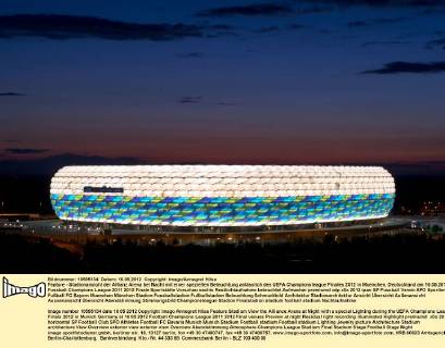 Feature - Stadionansicht der Allianz Arena bei Nacht mit einer speziellen Beleuchtung anlässlich des UEFA Championsleague Finales 2012 in Muenchen, Deutschland am 16.05.2012,