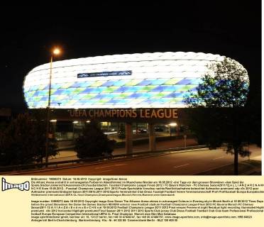 Die Allianz Arena erstrahlt in extravaganten Farben im Abendhimmel im Muenchener Norden am 16.05.2012 -drei Tage vor dem grossen Showdown -dem Spiel der Spiele.Stadion,Uebersicht,Aussenansicht,Fussballstadion. Fussball Champions League Finale 2012 FC Bayern München - FC Chelsea. Saison2011 12,A L L I A N Z A R E N A M U E N C H E N am 19.05.2012.
