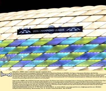 Die Allianz Arena erstrahlt in extravaganten Farben im Abendhimmel im Muenchener Norden am 16.05.2012 -drei Tage vor dem grossen Showdown -dem Spiel der Spiele.Stadion,Uebersicht,Aussenansicht,Fussballstadion. Fussball Champions League Finale 2012 FC Bayern München - FC Chelsea. Saison2011 12,A L L I A N Z A R E N A M U E N C H E N