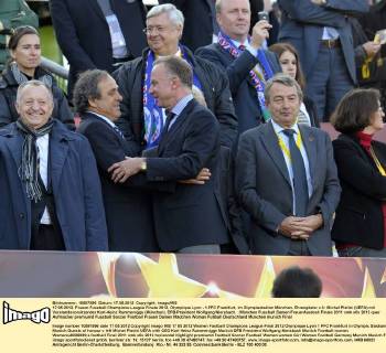 17.05.2012, Frauen Fussball Champions-League Finale 2012, Olympique Lyon - 1.FFC Frankfurt, im Olympiastadion München. Ehrengäste: v.li: Michel Platini (UEFA) mit Vorstandsvorsitzender Karl-Heinz Rummenigge (München), DFB-Präsident Wolfgang Niersbach.