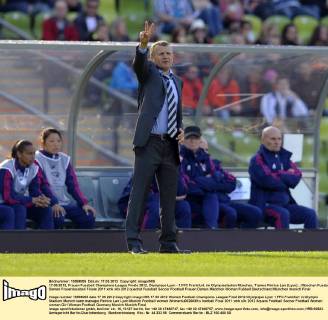 17.05.2012, Frauen Fussball Champions-League Finale 2012, Olympique Lyon - 1.FFC Frankfurt, im Olympiastadion München. Trainer Patrice Lair (Lyon).