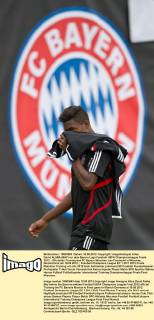 David ALABA (BAY) vor dem Bayern Logo Fussball UEFA Championsleague Finale 2012 - Offizielles Training des FC Bayern München zum Finalspiel in München, Deutschland am 18.05.2012,