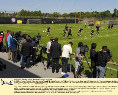 18.05.2012, Vor dem Fussball Champions-League Finale 2012, Letztes Training des FC Bayern München vor dem Spiel gegen FC Chelsea London. Trainingsgelände an der Säbener Strasse. Großes Medieninteresse beim Abschlusstraining.