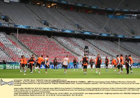 FUSSBALL - CL Finale, Bayern vs Chelsea, Training MUENCHEN,DEUTSCHLAND,18.MAI.12 - FUSSBALL - UEFA Champions League Finale, FC Bayern München vs Chelsea FC, Abschlusstraining Chelsea. Bild zeigt die Mannschaft. 