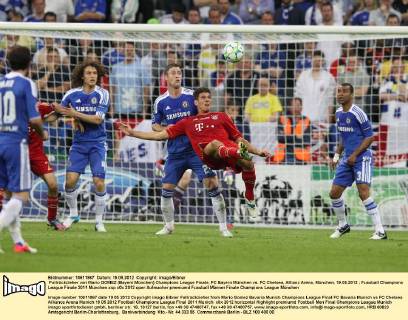 Fallrückzieher von Mario GOMEZ (Bayern München) Champions League Finale, FC Bayern München vs. FC Chelsea, Allianz Arena, München, 19.05.2012