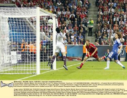 Thomas Müller Mueller (Bayern 25) schiesst das Tor zum 1-0 ,Aktion, Einzelbild, Torschuss 1-0 FC BAYERN MÜNCHEN - CHELSEA FC ( - ) Fussball Herren UEFA Champions League Finale, Allianz Arena München, 19.05.2012 CL Saison 2011 2012